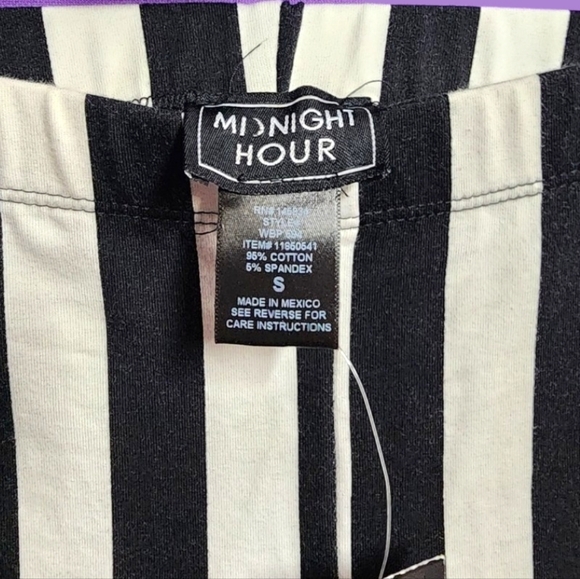 Midnight Hour: Black & White Vertical Striped Leggings - Picture 10 of 11